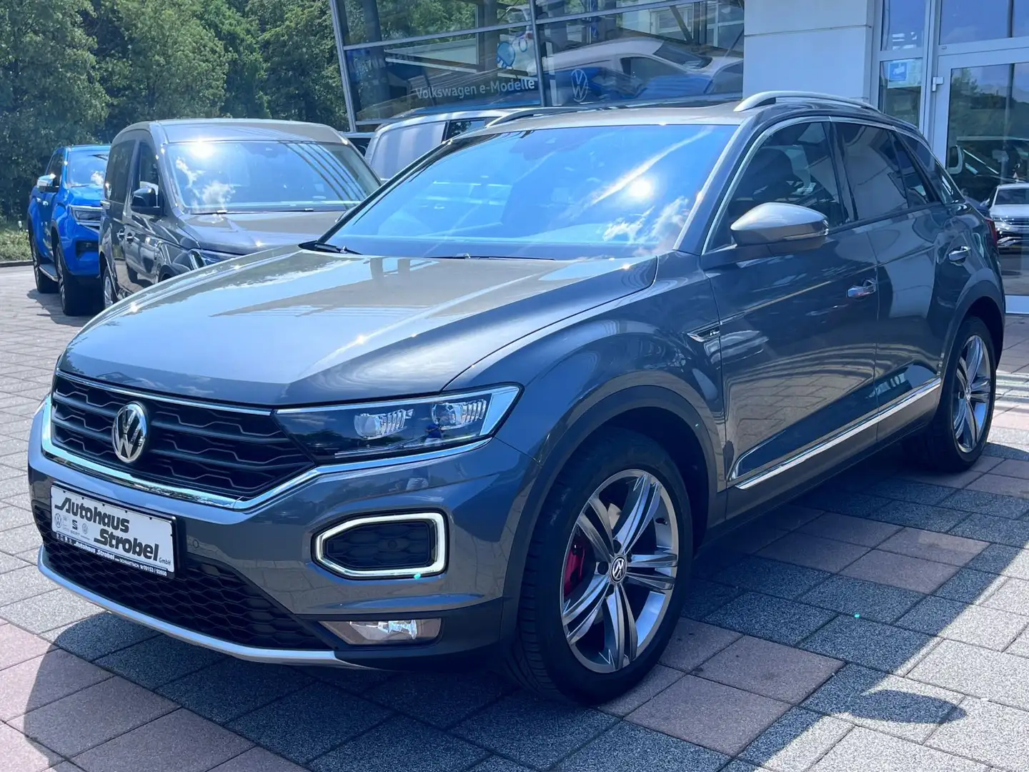 Volkswagen T-Roc 2.0 TSI DSG Sport 4M ACC LED Pano Navi Kam Grau - 2