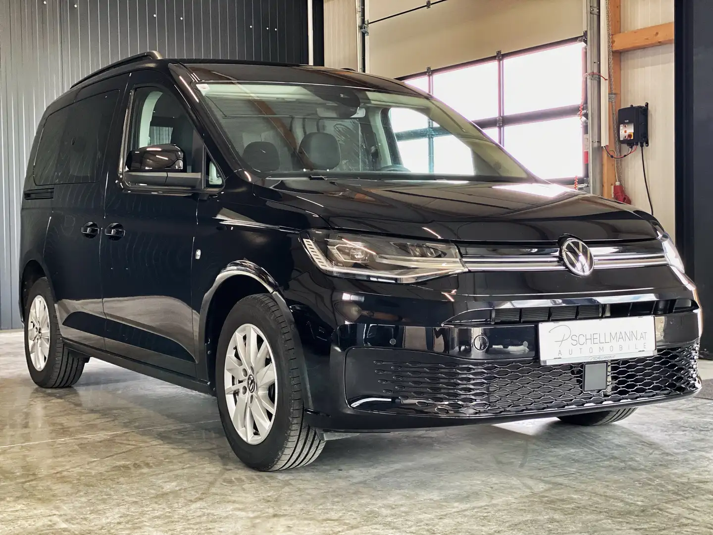 Volkswagen Caddy Life 1.5 TSI DSG, LED, AHK, KAMERA Schwarz - 2