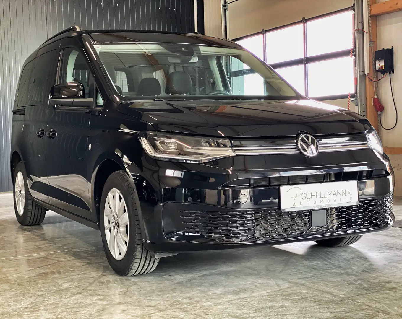 Volkswagen Caddy Life 1.5 TSI DSG, LED, AHK, KAMERA Schwarz - 1