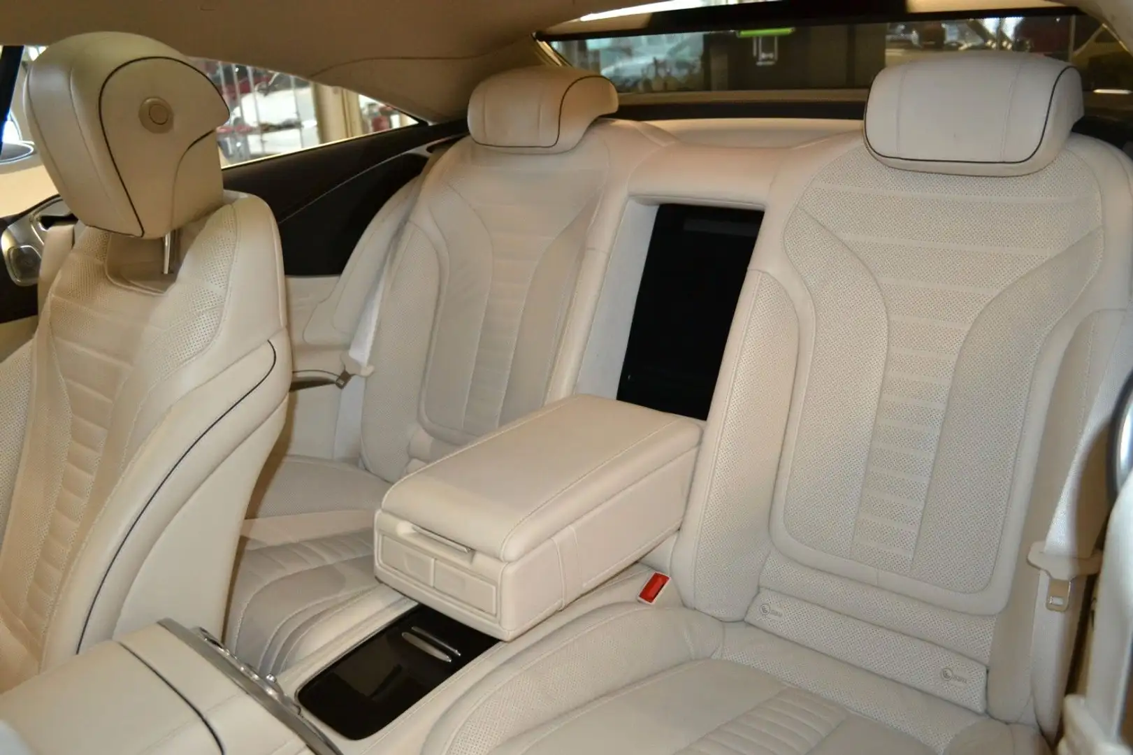 Mercedes-Benz S 560 S -Klasse Coupe S 560- 4Matic Weiß - 2