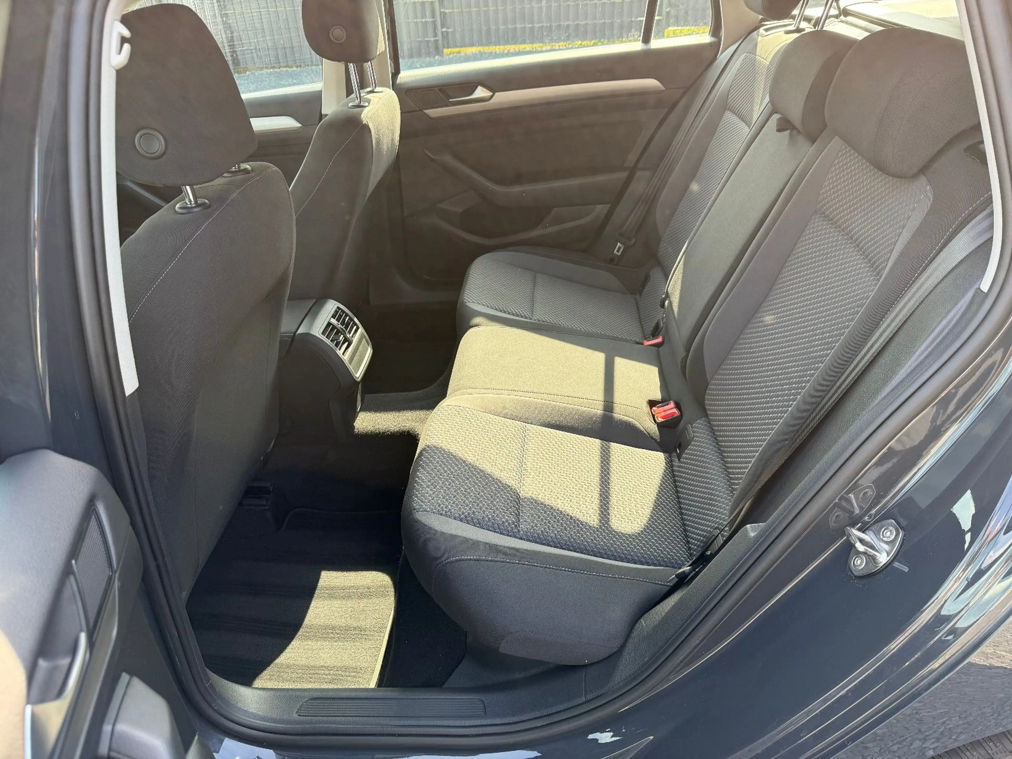 Volkswagen Passat Variant Passat 2.0 TDI Variant AUTOMATIK/KLIMA/AHK — photo 15