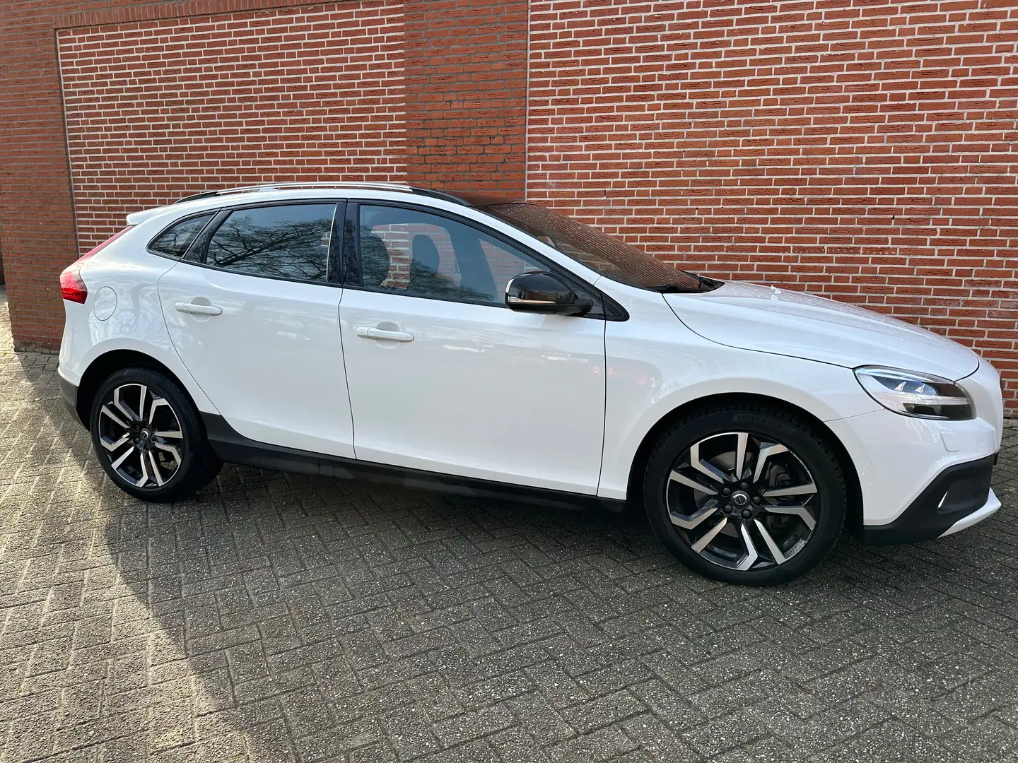 Volvo V40 Cross Country 2.0 D2 Nordic+ Wit - 2