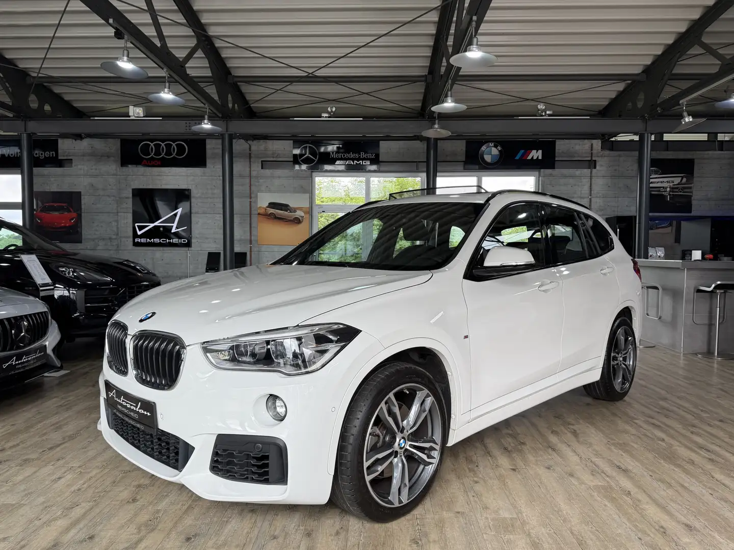BMW X1 xDrive 20 i M Sport*PANO*KAMERA*HUD*LEDER*H&K Blanc - 1