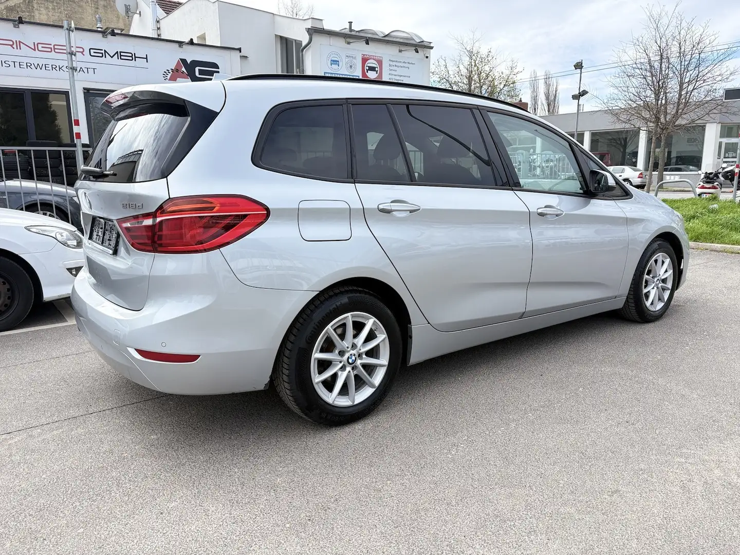 BMW 218 218d xDrive Gran Tourer Advantage Aut. Silber - 2