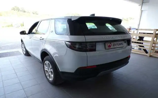 Land Rover Discovery Sport view 3