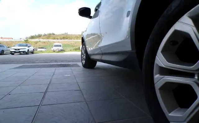 Land Rover Discovery Sport view 7