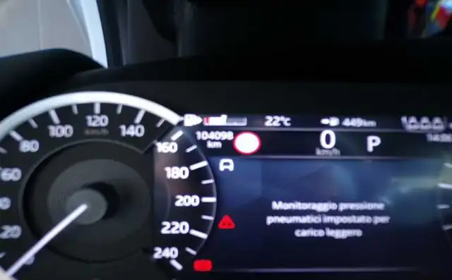 Land Rover Discovery Sport view 14