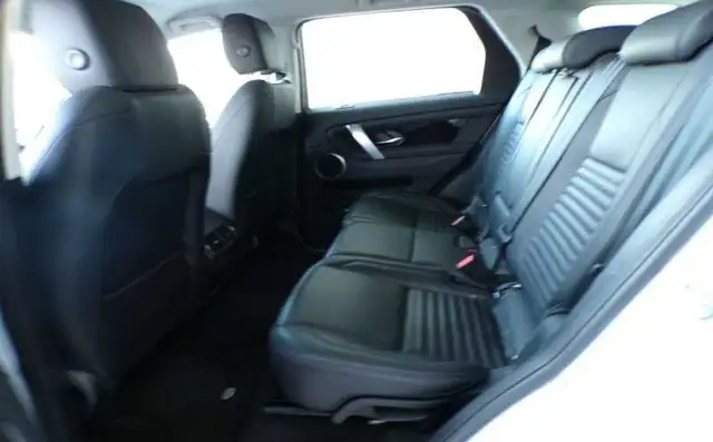 Land Rover Discovery Sport view 11