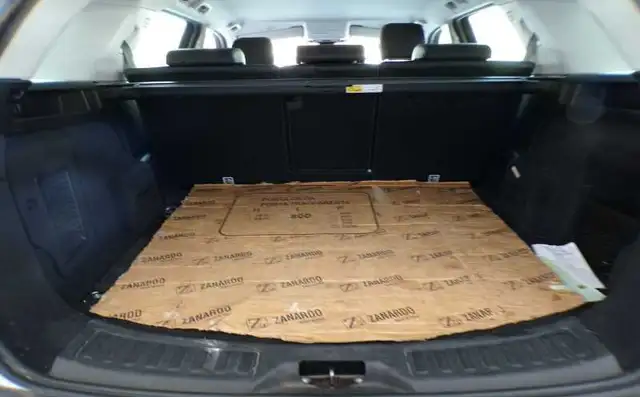 Land Rover Discovery Sport view 8