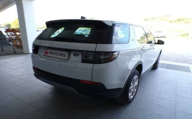Land Rover Discovery Sport view 4