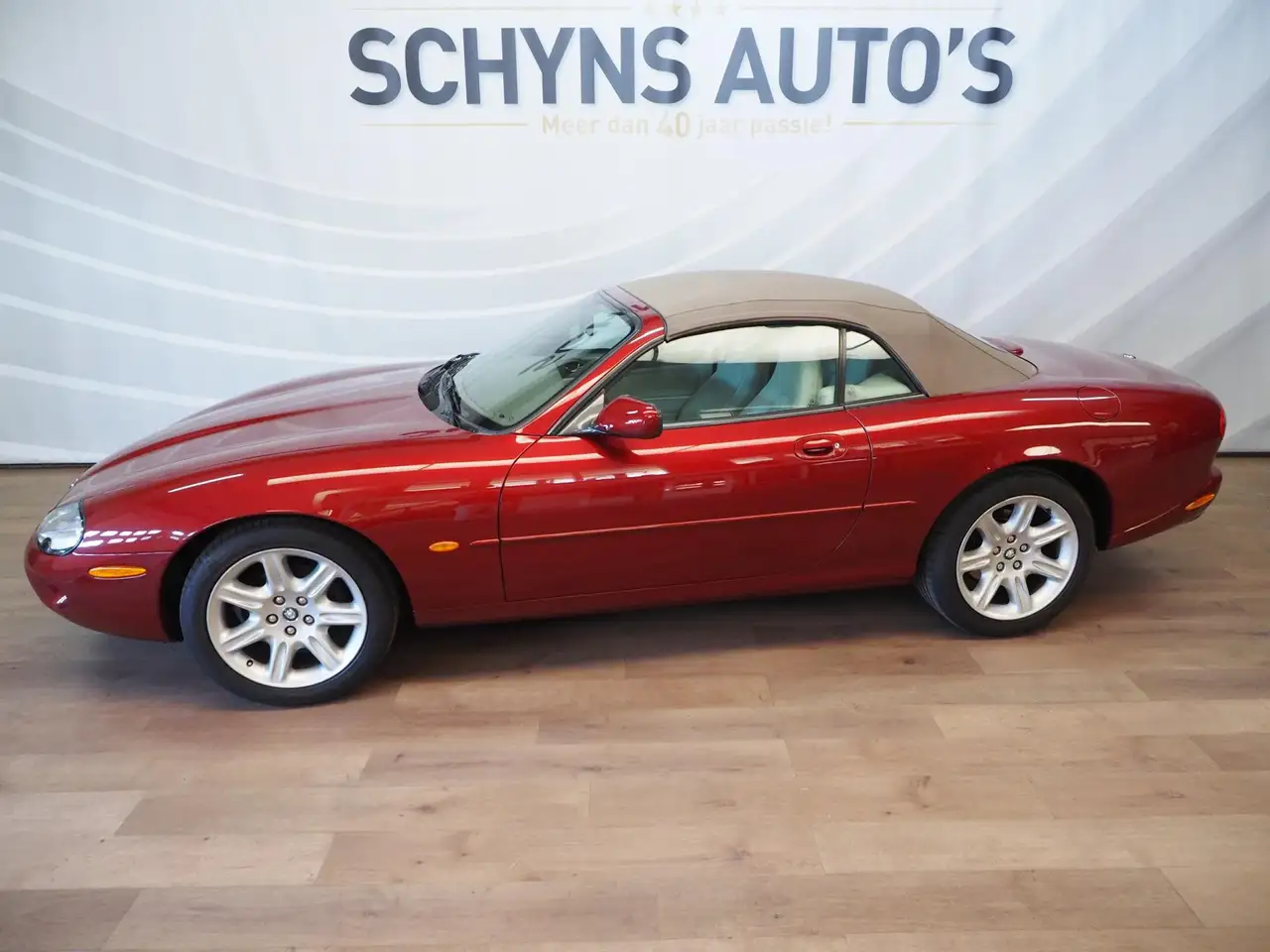 Jaguar XKR