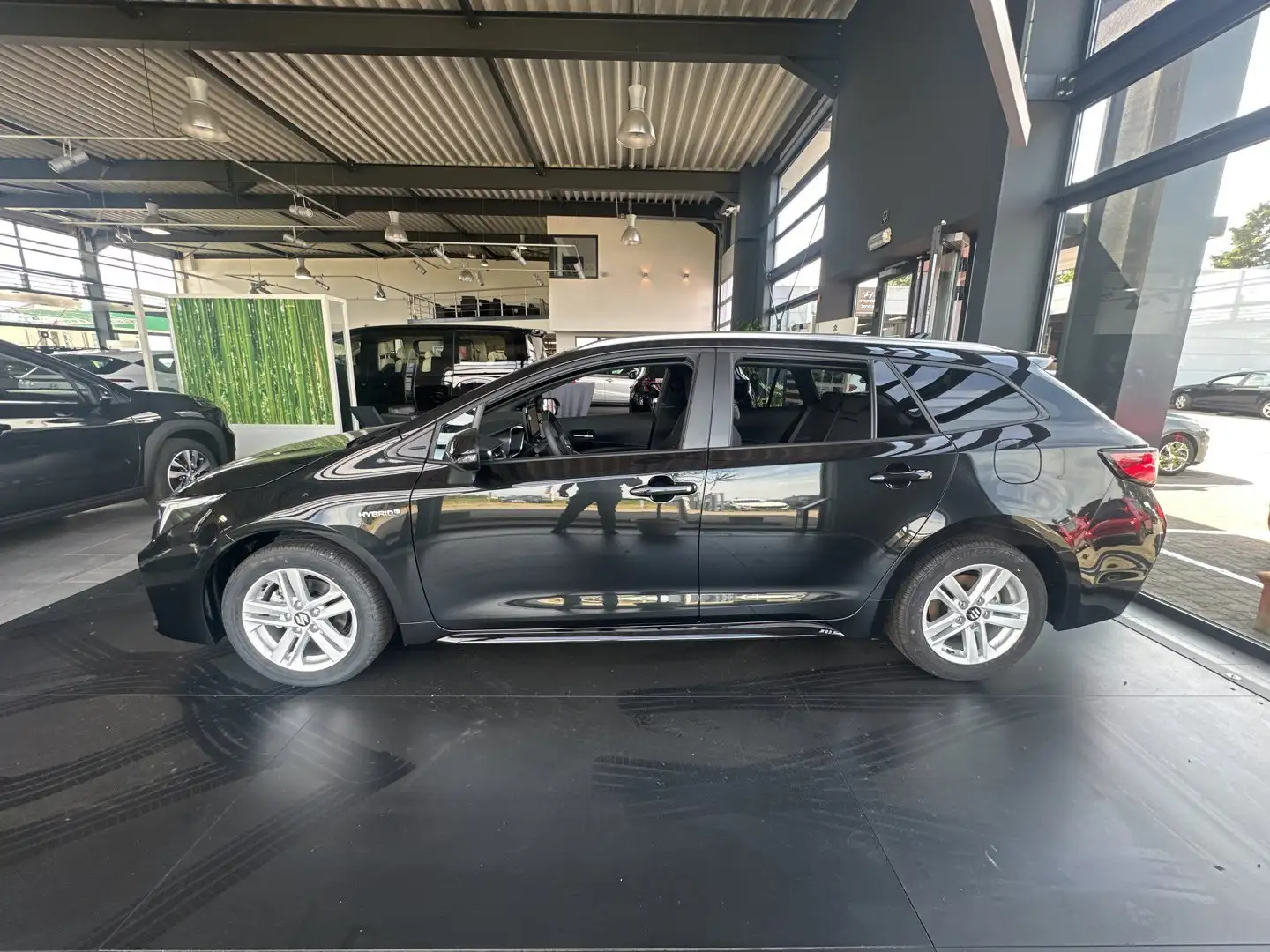 Suzuki Swace Hybrid GLX CVT - 2