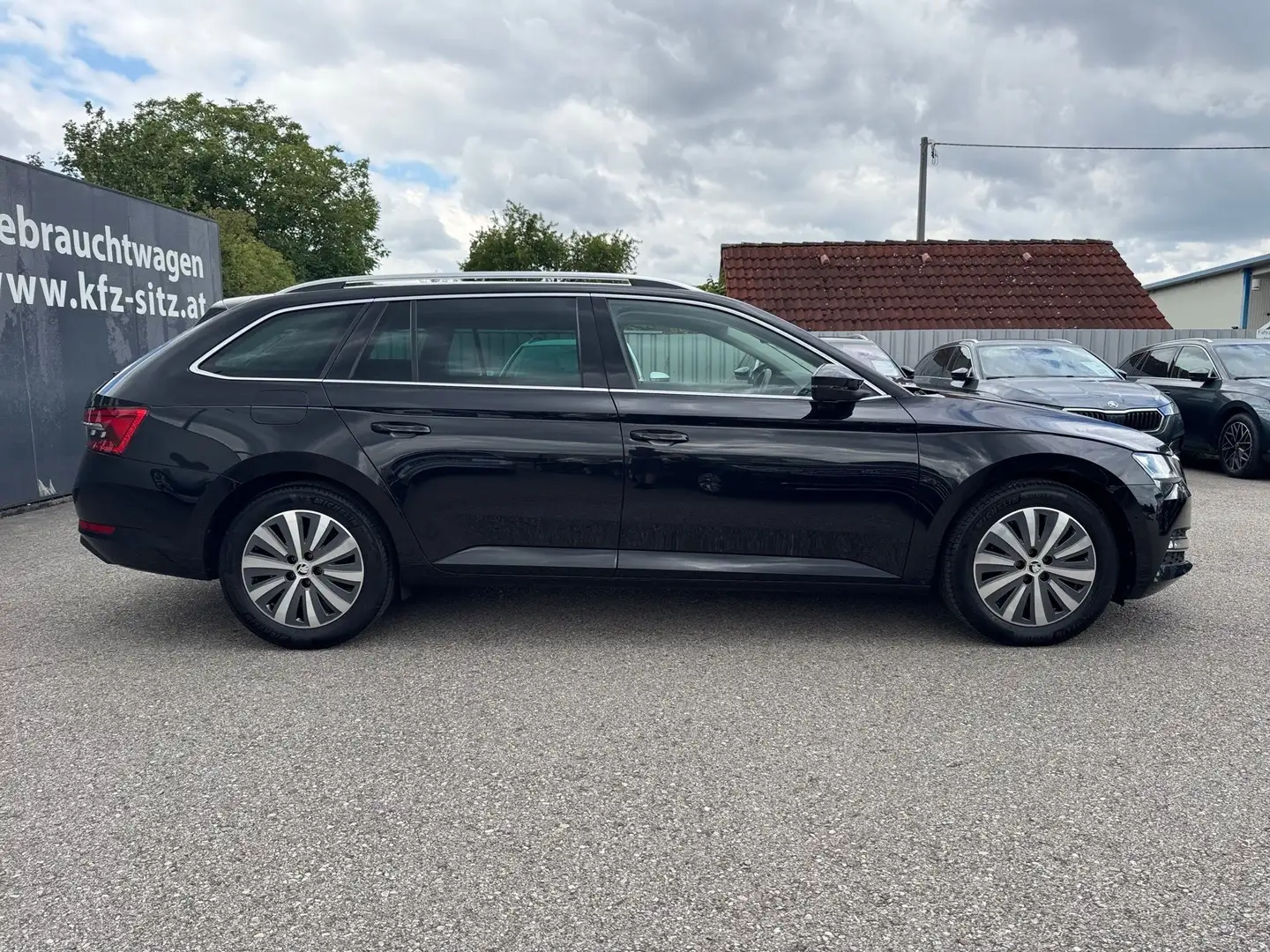 Skoda Superb Kombi 2,0 TDI Style DSG | NP: €55.000 Schwarz - 2