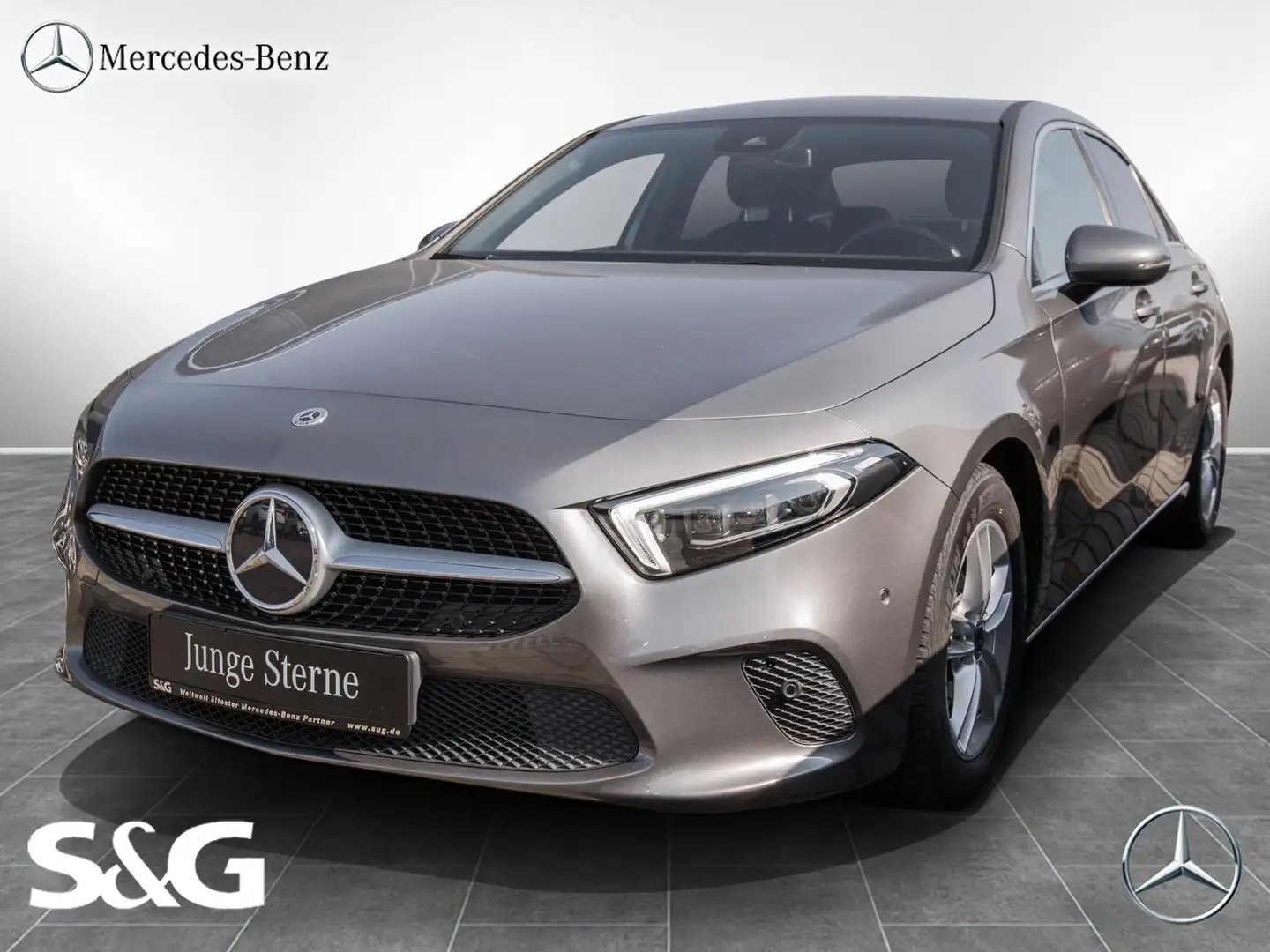 Mercedes-Benz A 200 d Limousine Progressive Edition 19 RüKam Gris - 2