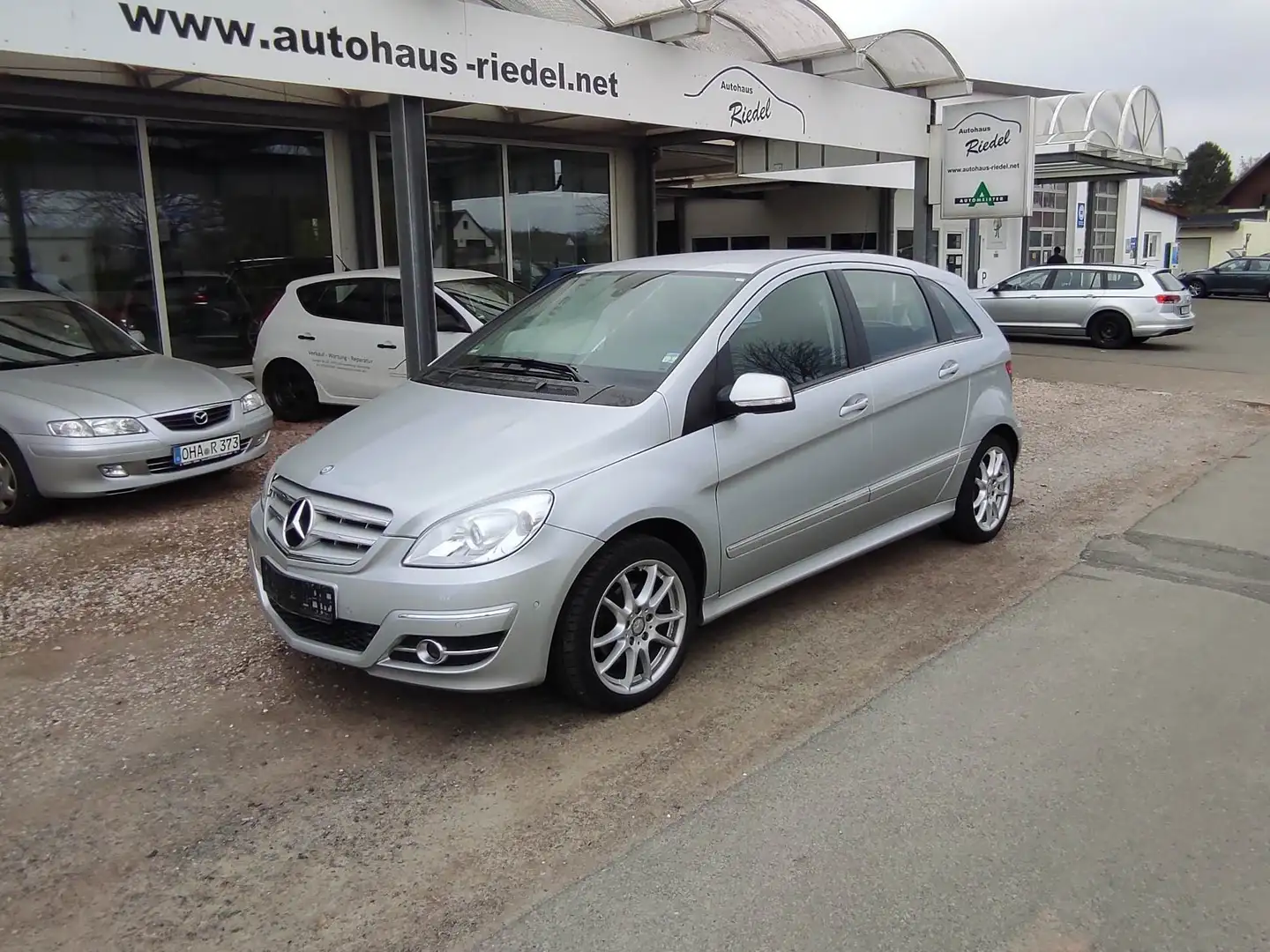 Mercedes-Benz B 200 B 200 (245.233), Automatik Серебристый - 1