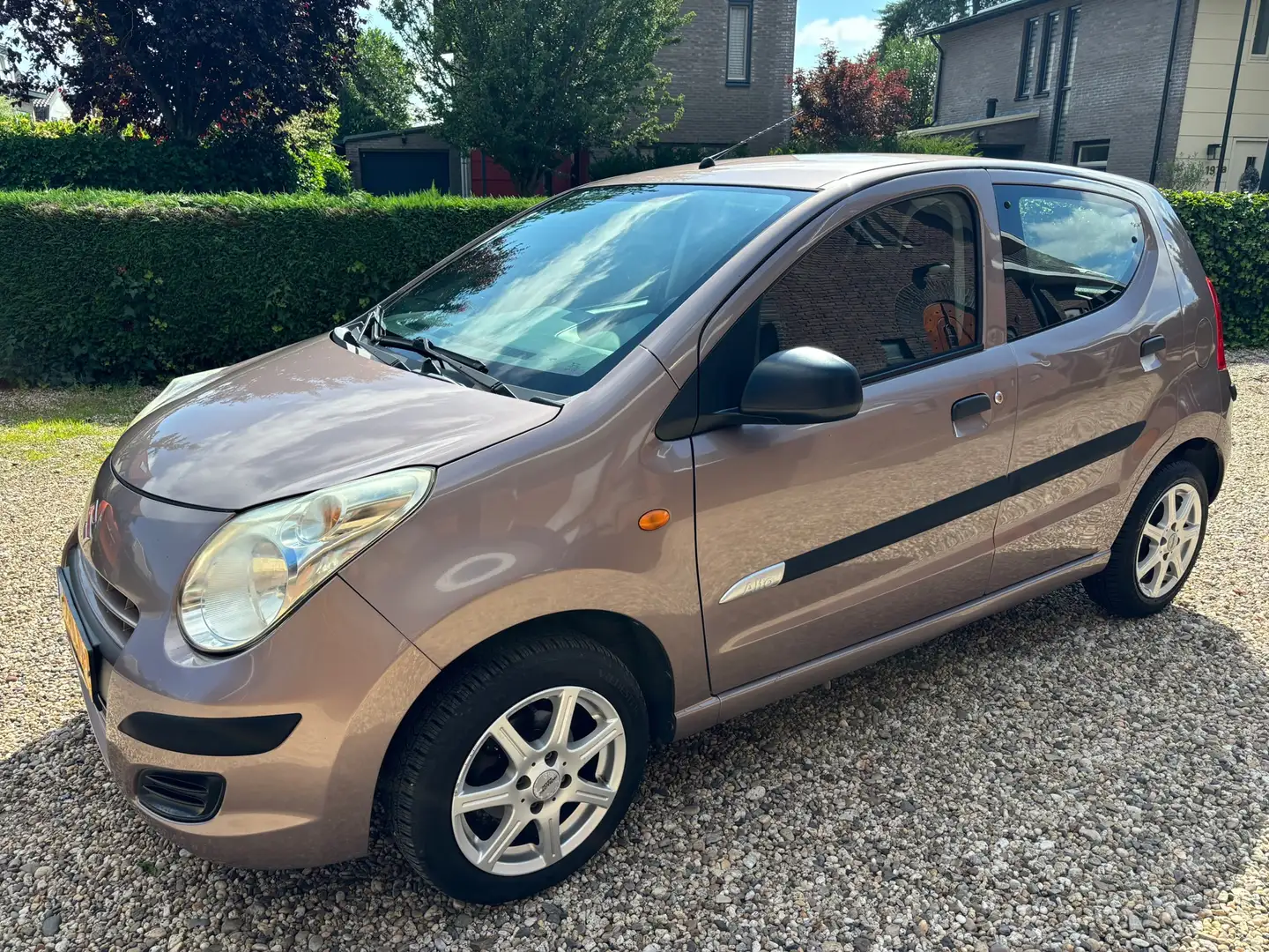Suzuki Alto 1.0 Comfort Plus Marrone - 1