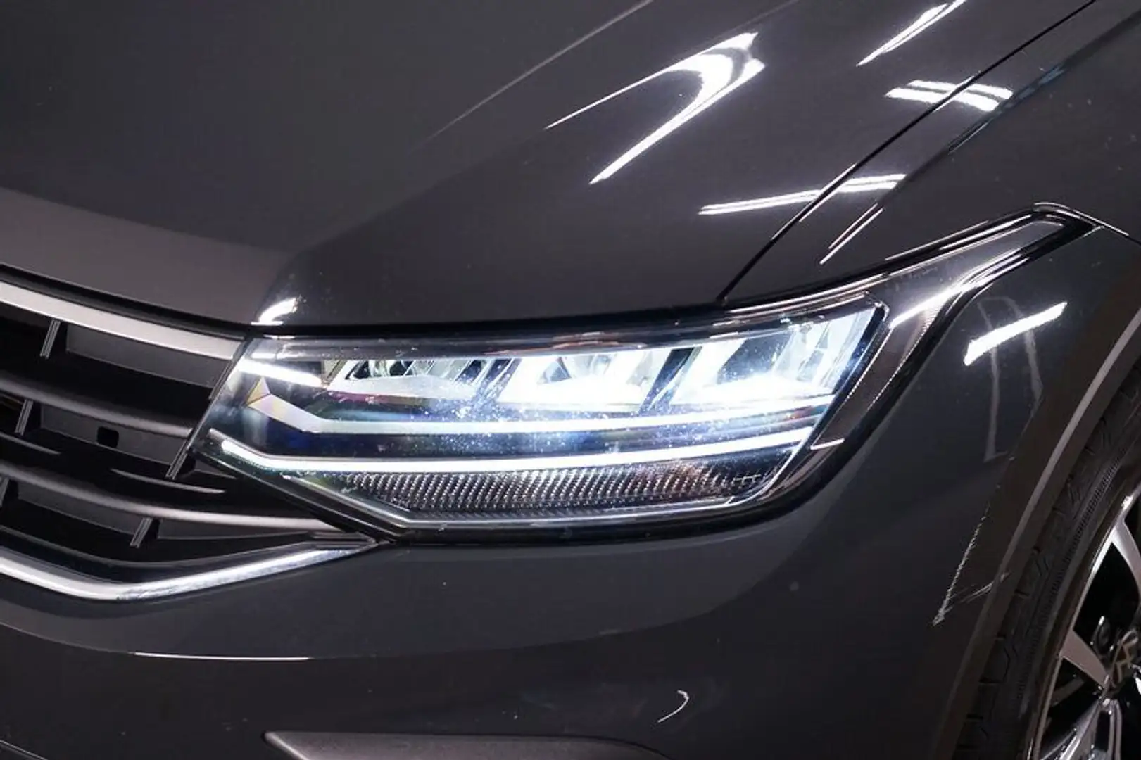 Volkswagen Tiguan 2.0 TDI Life*AHK*AHK*ACC*LED*Lane Assist. Noir - 2