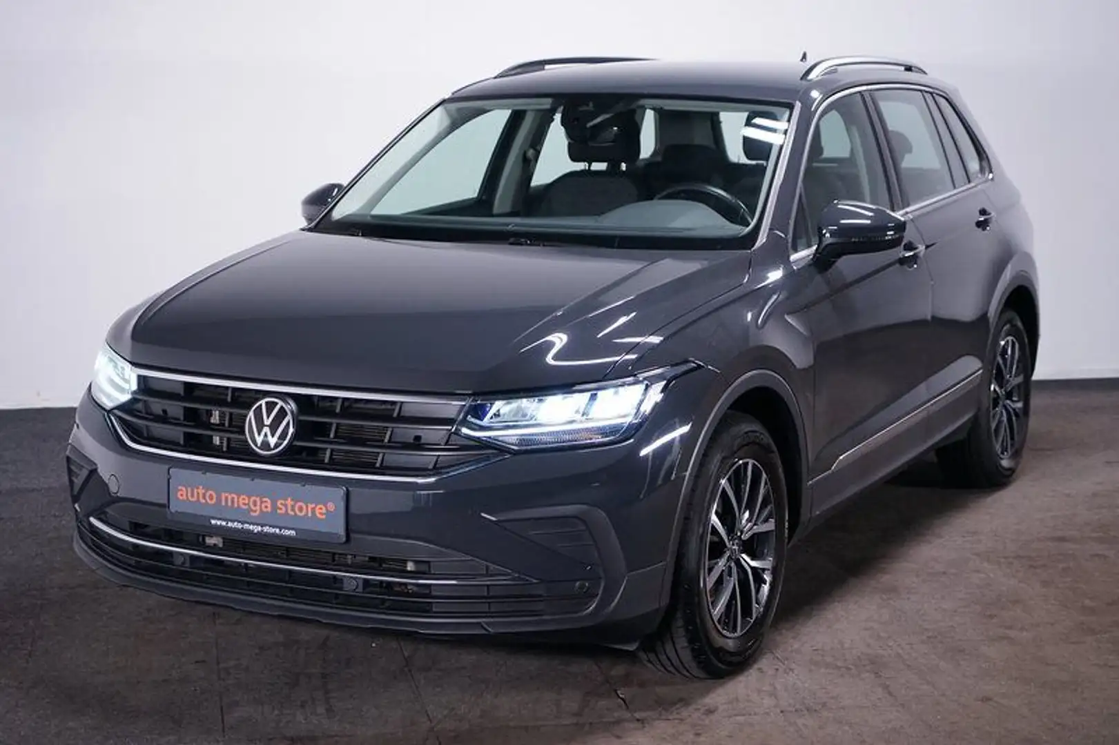 Volkswagen Tiguan 2.0 TDI Life*AHK*AHK*ACC*LED*Lane Assist. Noir - 1
