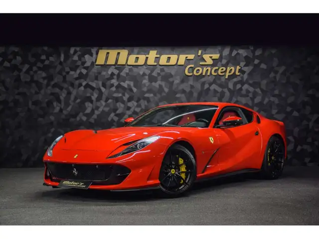Ferrari 812 Superfast 6.5 V12 - ROSSO CORSA