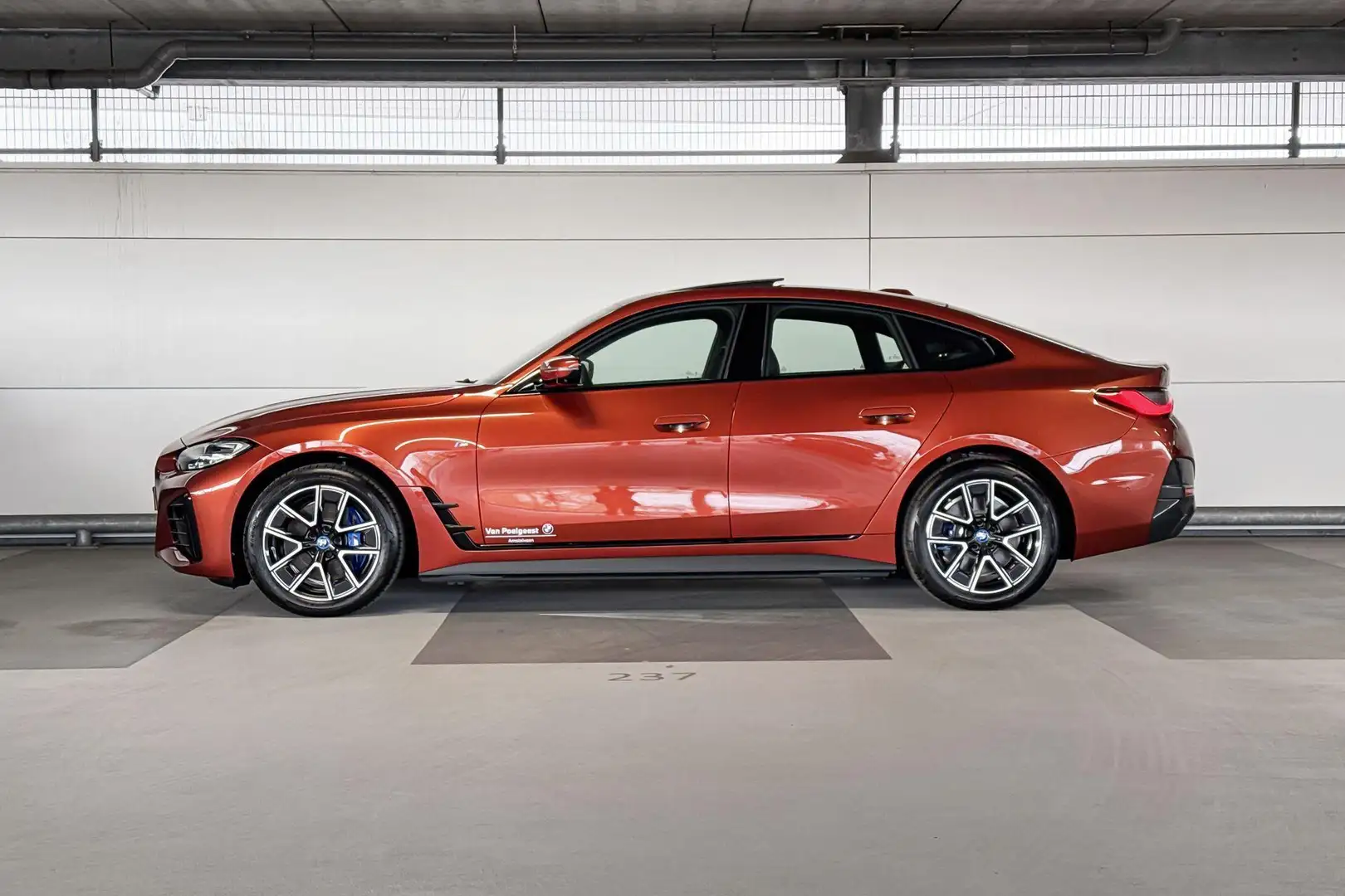 BMW i4 eDrive40 High Executive | Safety Pack | BMW Person Portocaliu - 2