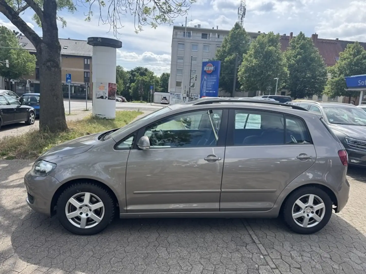 Volkswagen Golf Plus VI Comfo Leder 1.Hand Navi PDC el.GSSD Marrone - 1