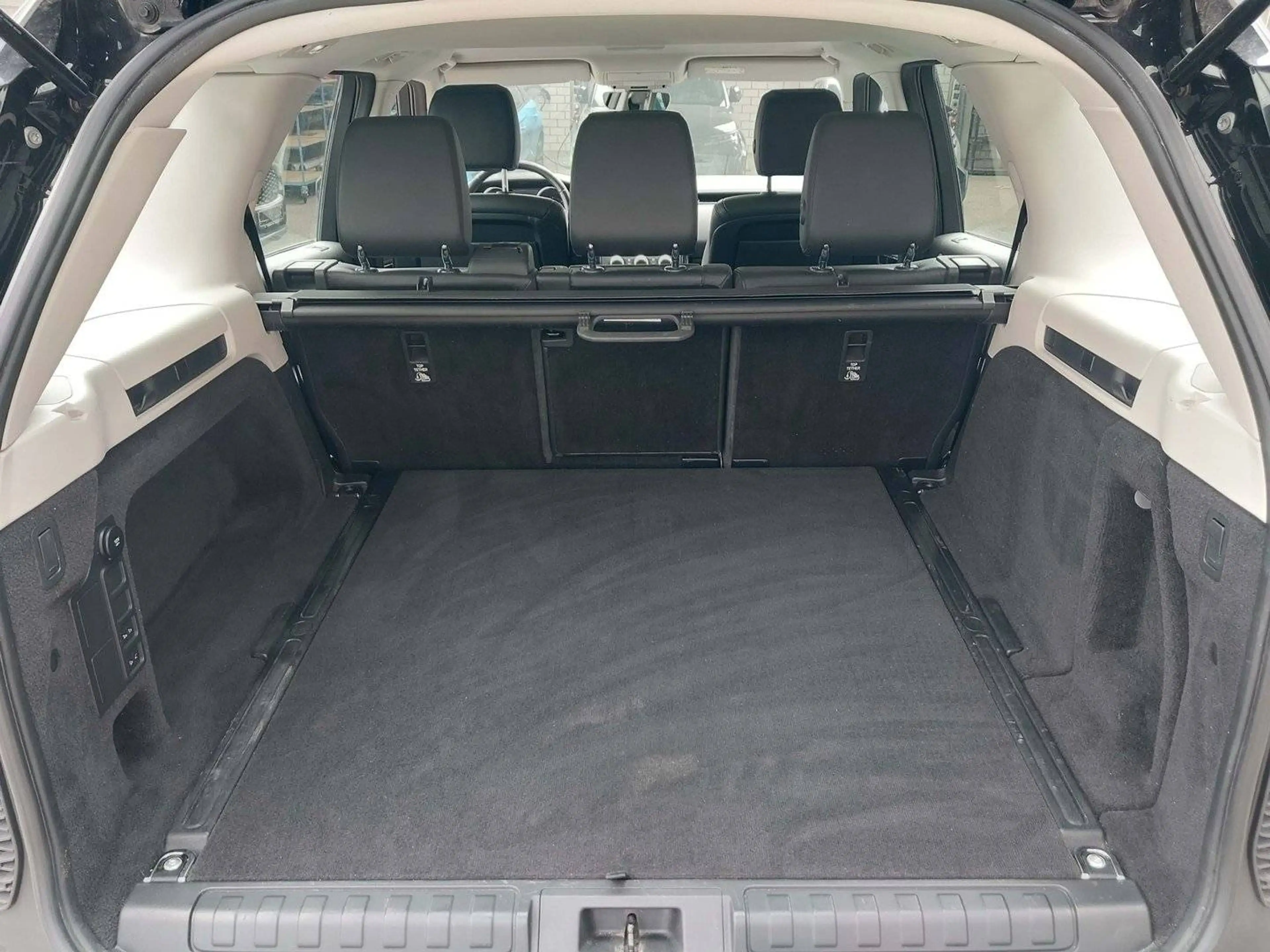 Land Rover Discovery SE SD4 — photo 7