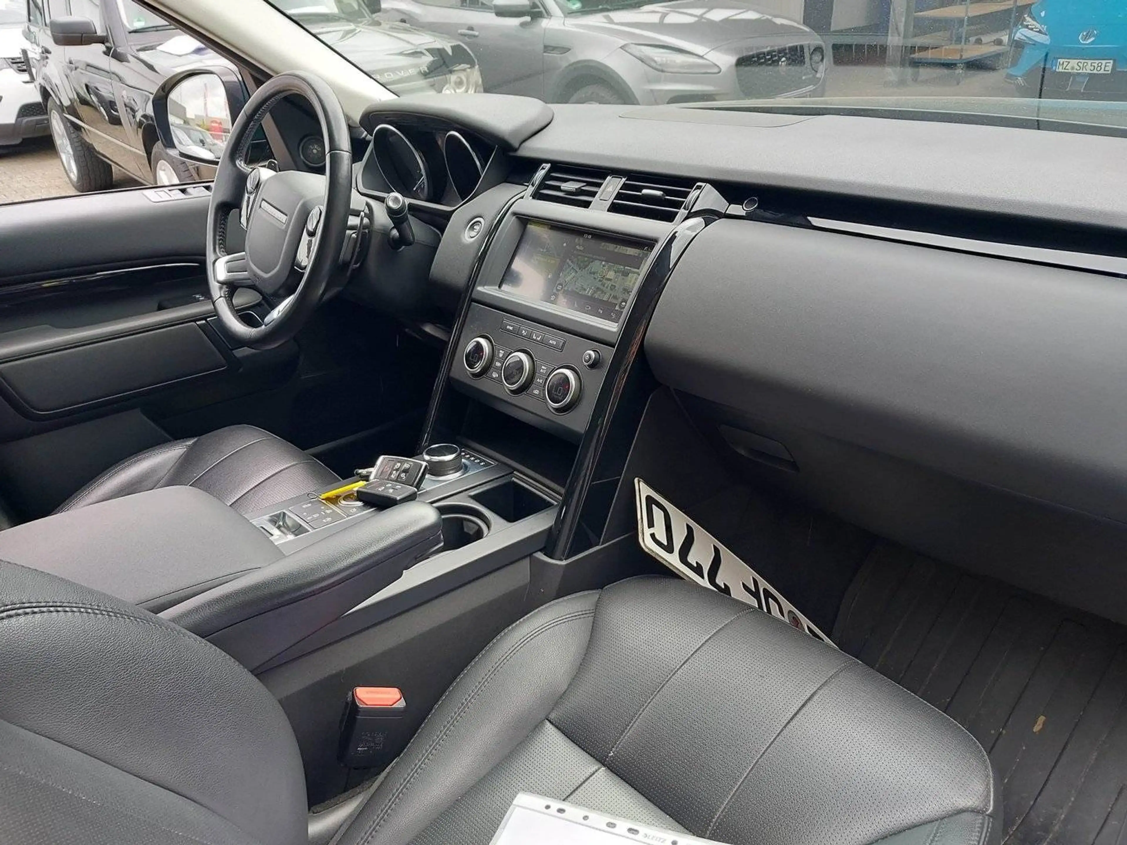 Land Rover Discovery SE SD4 — photo 5