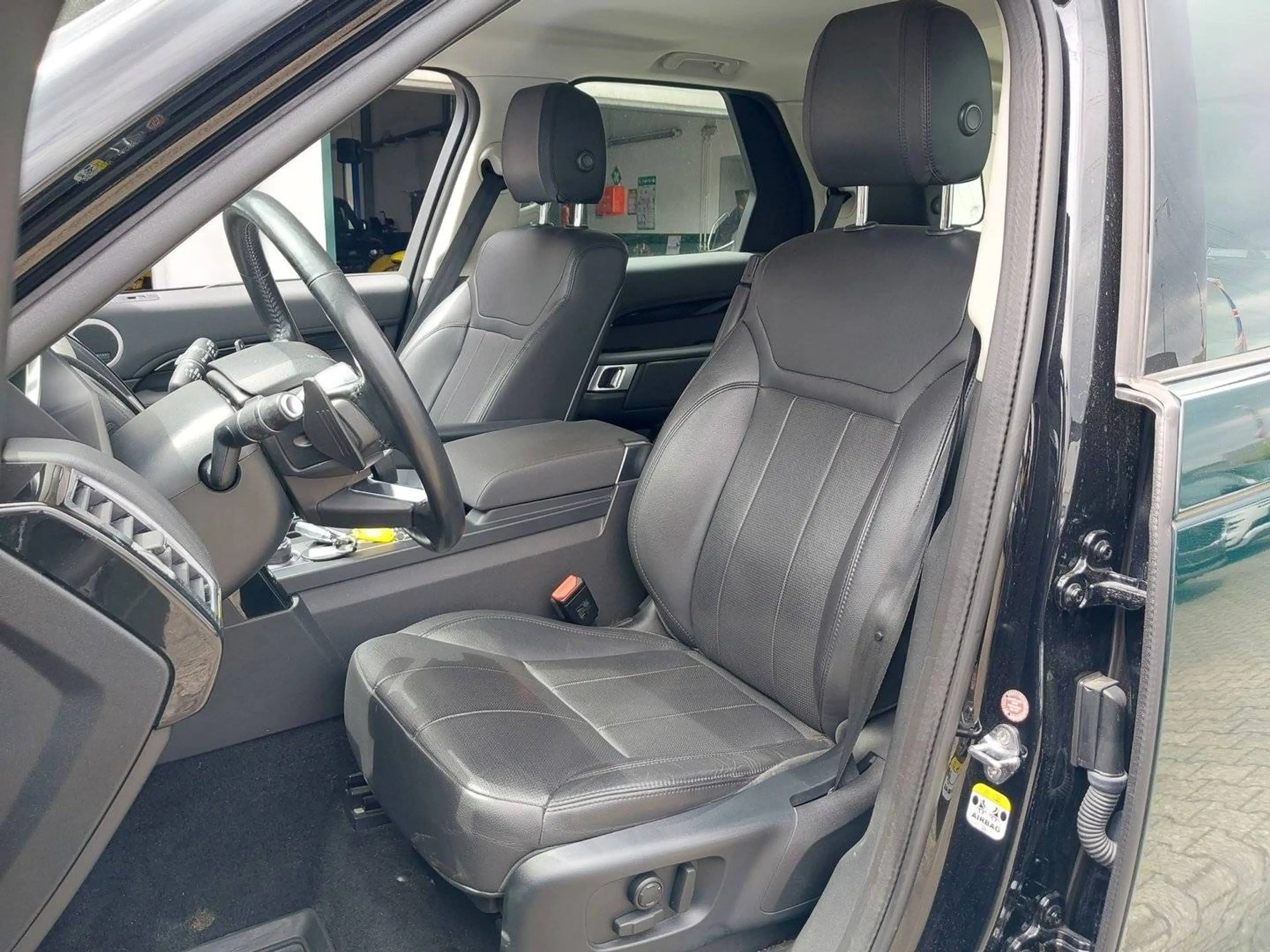 Land Rover Discovery SE SD4 — photo 2