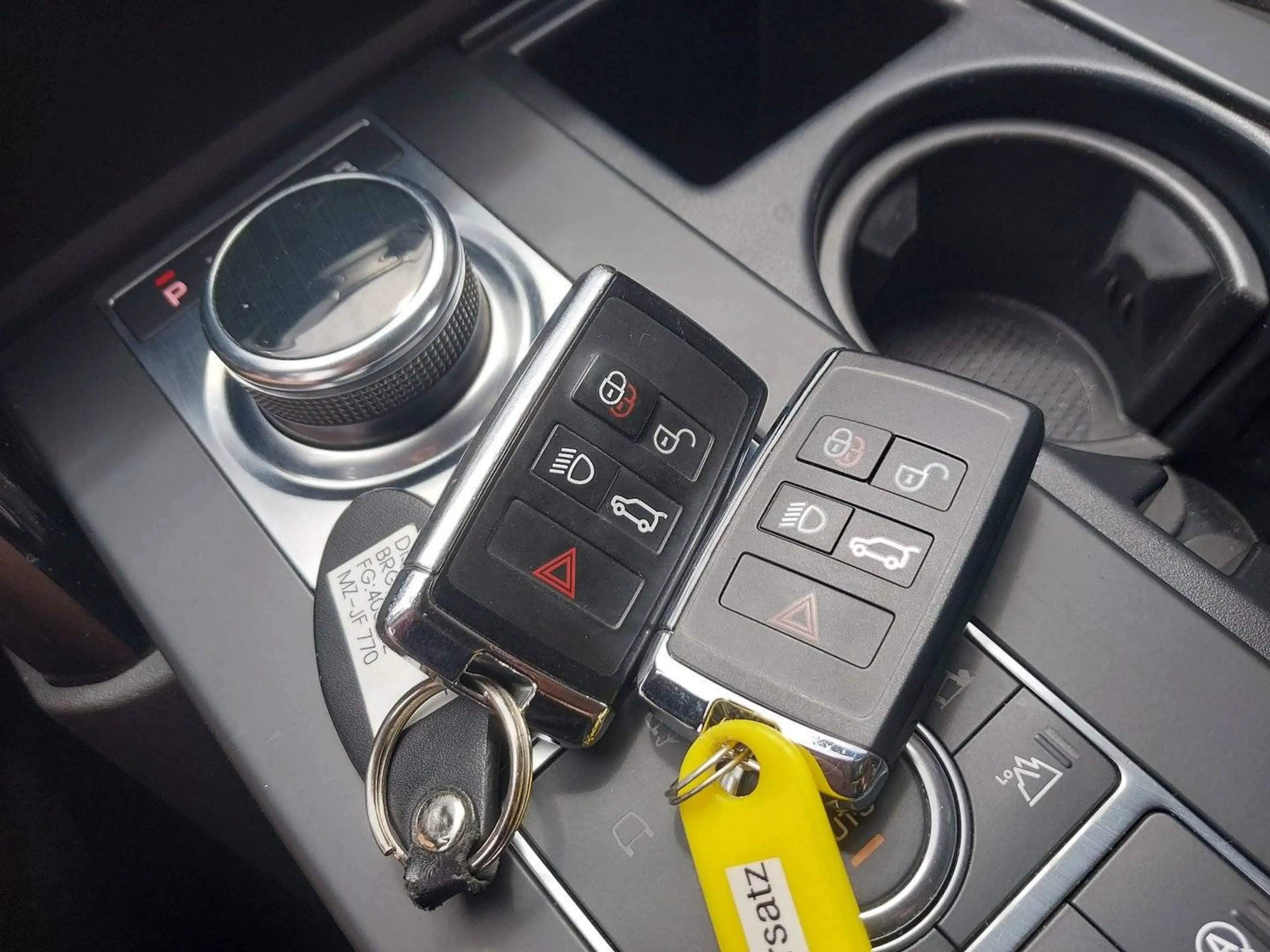 Land Rover Discovery SE SD4 — photo 8