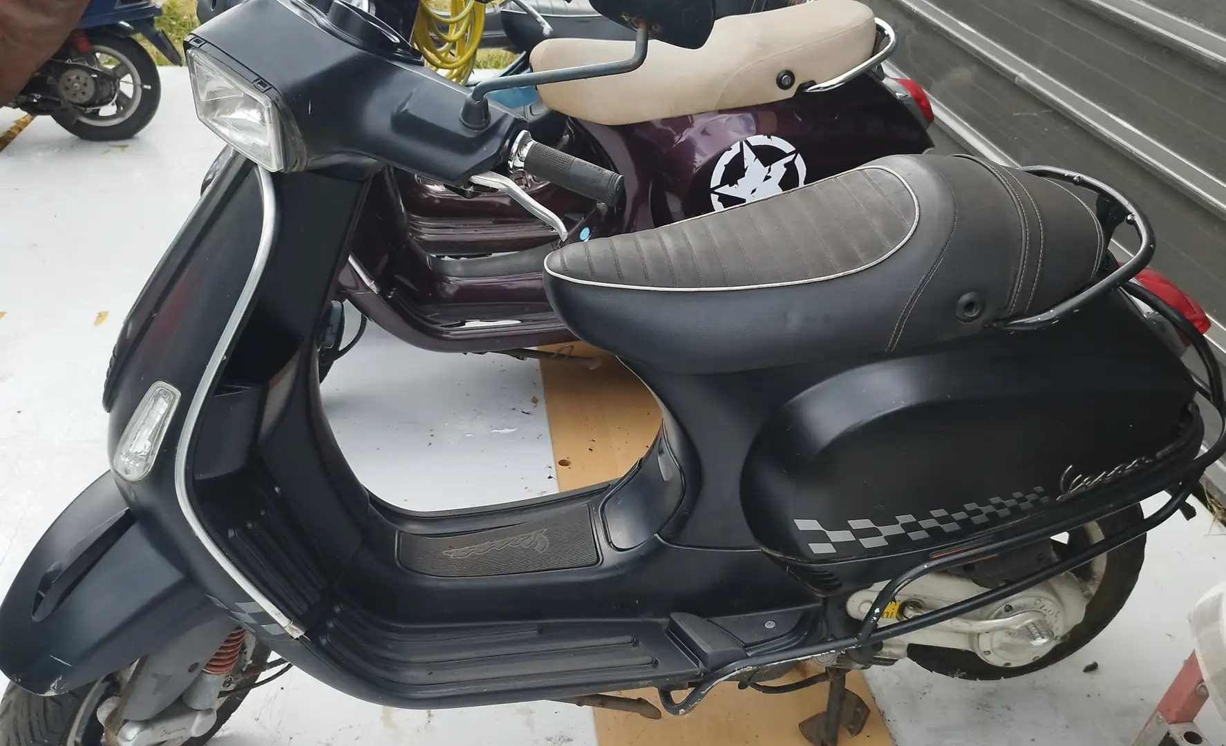 Vespa LX 50 Černá - 2
