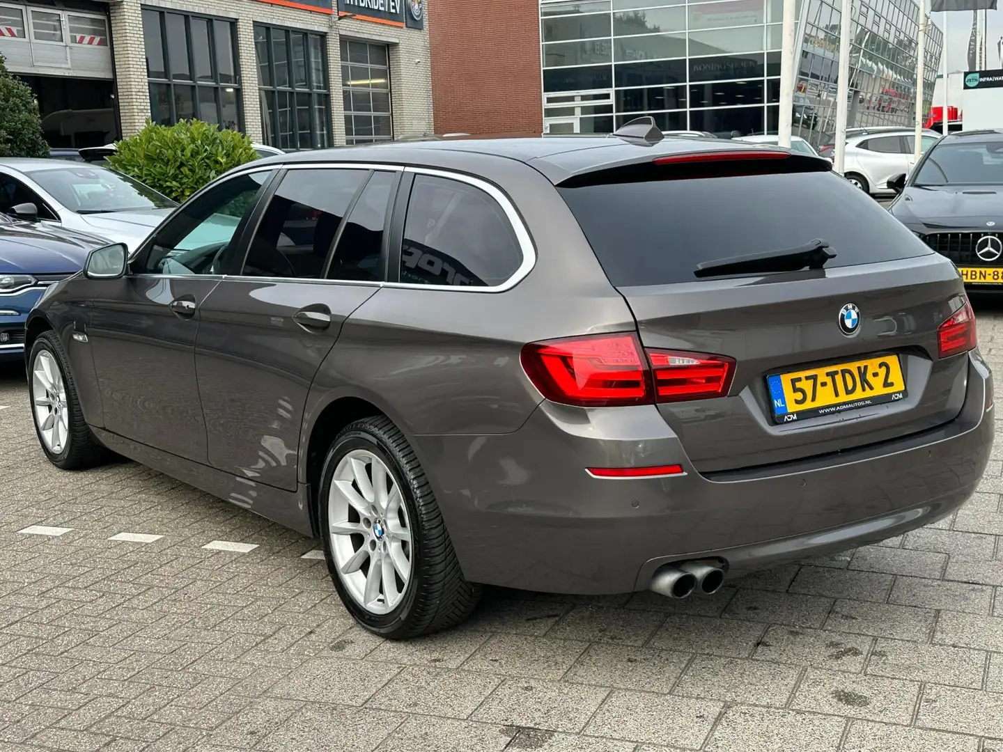 BMW 520 5-serie Touring 520i High Executive Marrón - 2