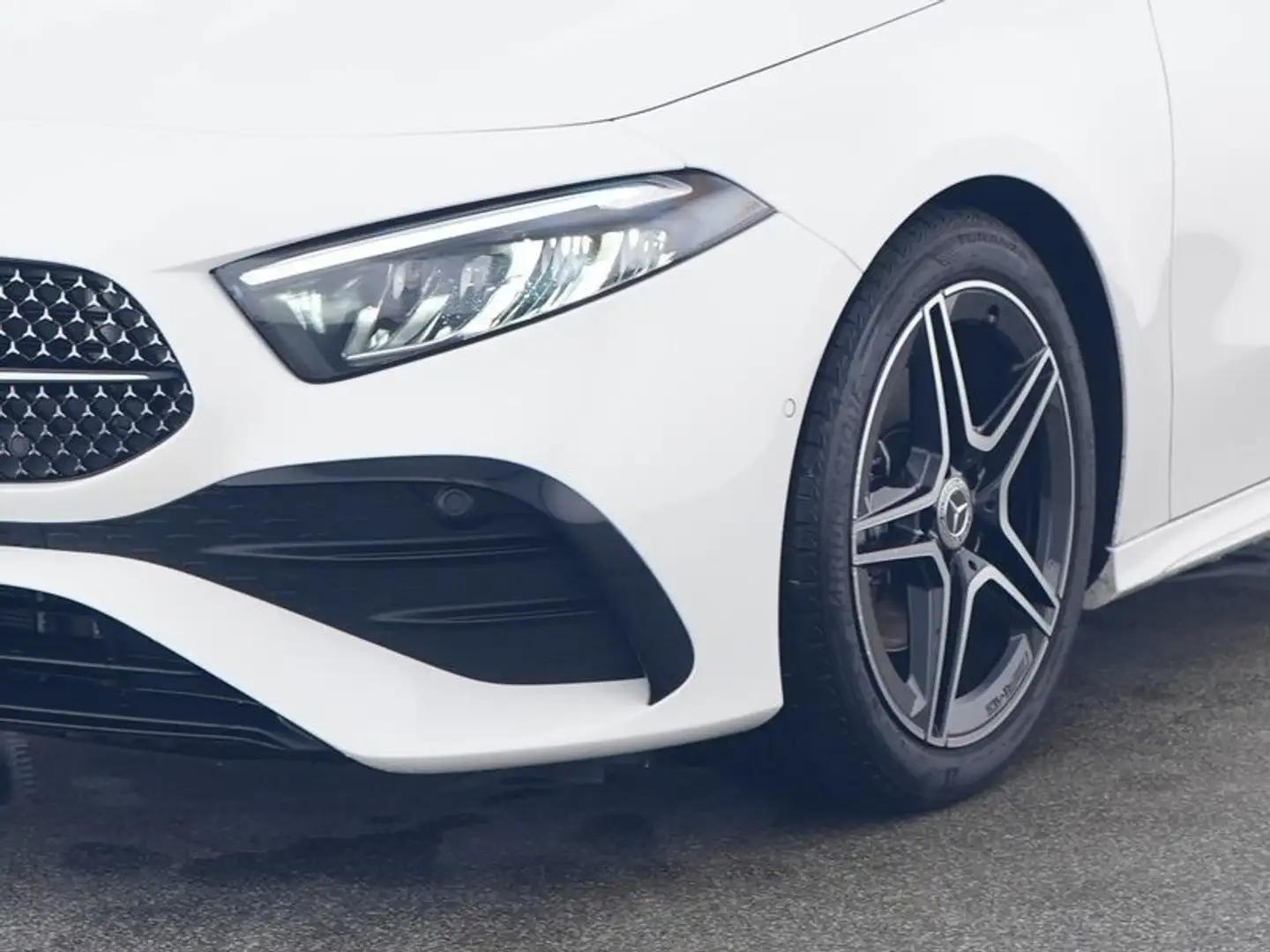 Mercedes-Benz A 200 AMG*Panorama*Totwinkel*Night*360*LED*MBUX* White - 2