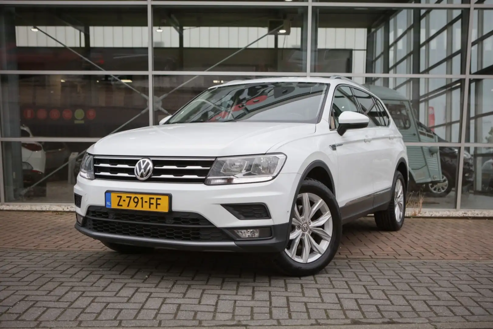Volkswagen Tiguan Allspace 2.0 TDI Highline 7 Persoons 150PK Weiß - 1