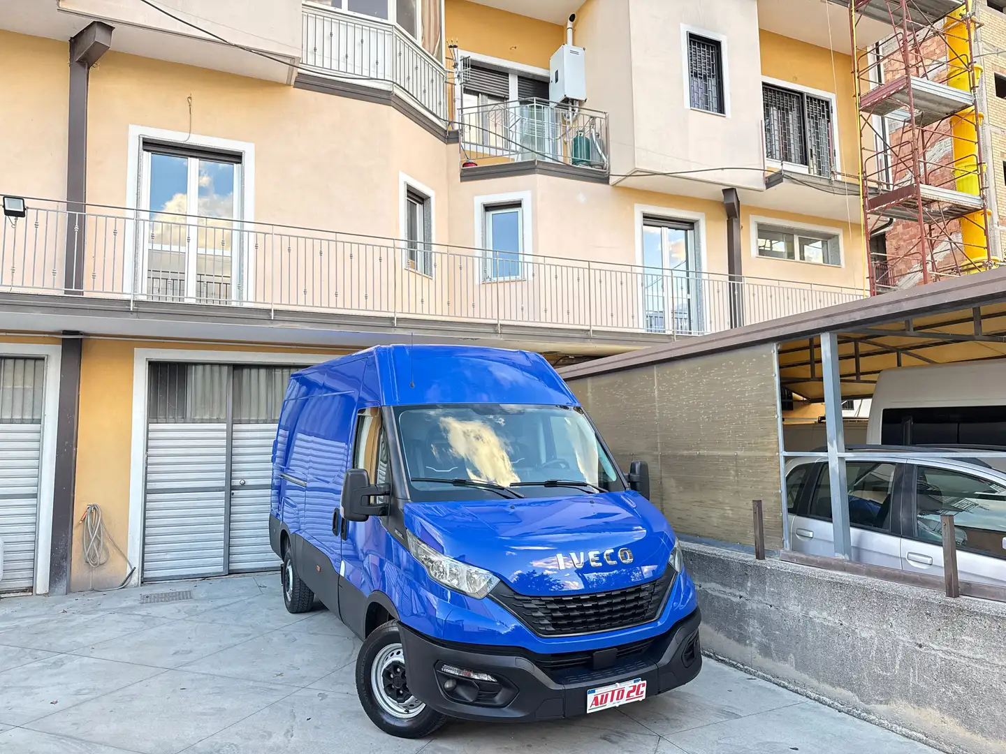 Iveco Daily 35S14 2.3 140Cv SPONDA CARICATRICE L3 H2 Bleu - 1