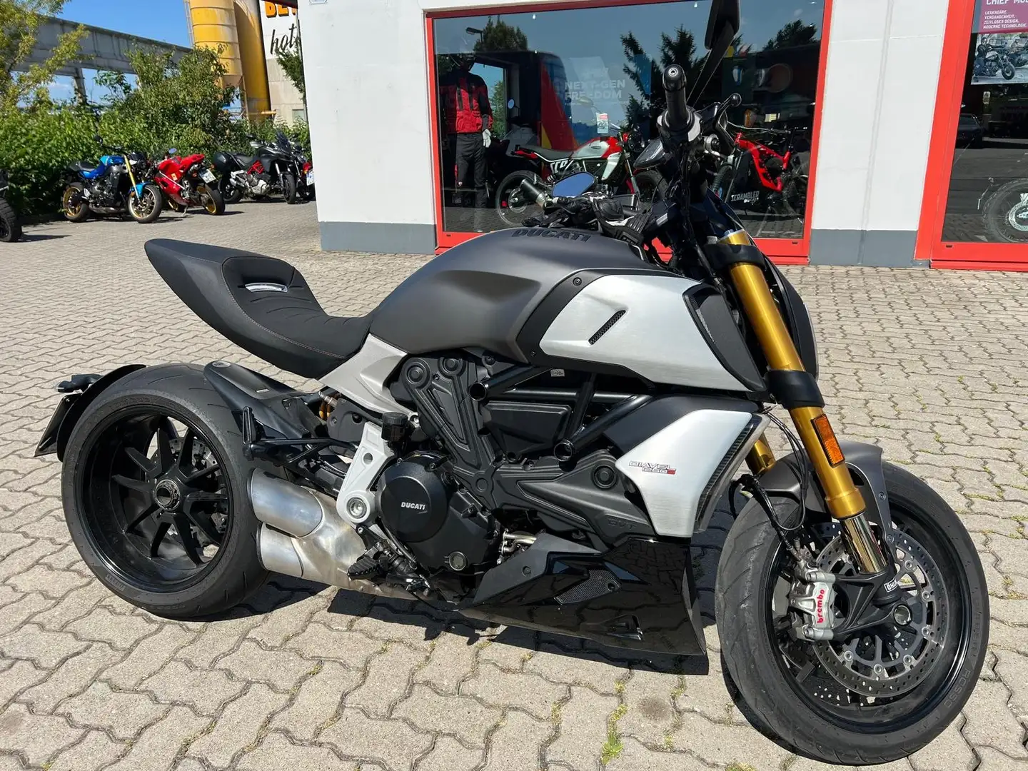 Ducati Diavel Diavel 1260 S – frisch gewartet, TÜV neu! Argintiu - 2