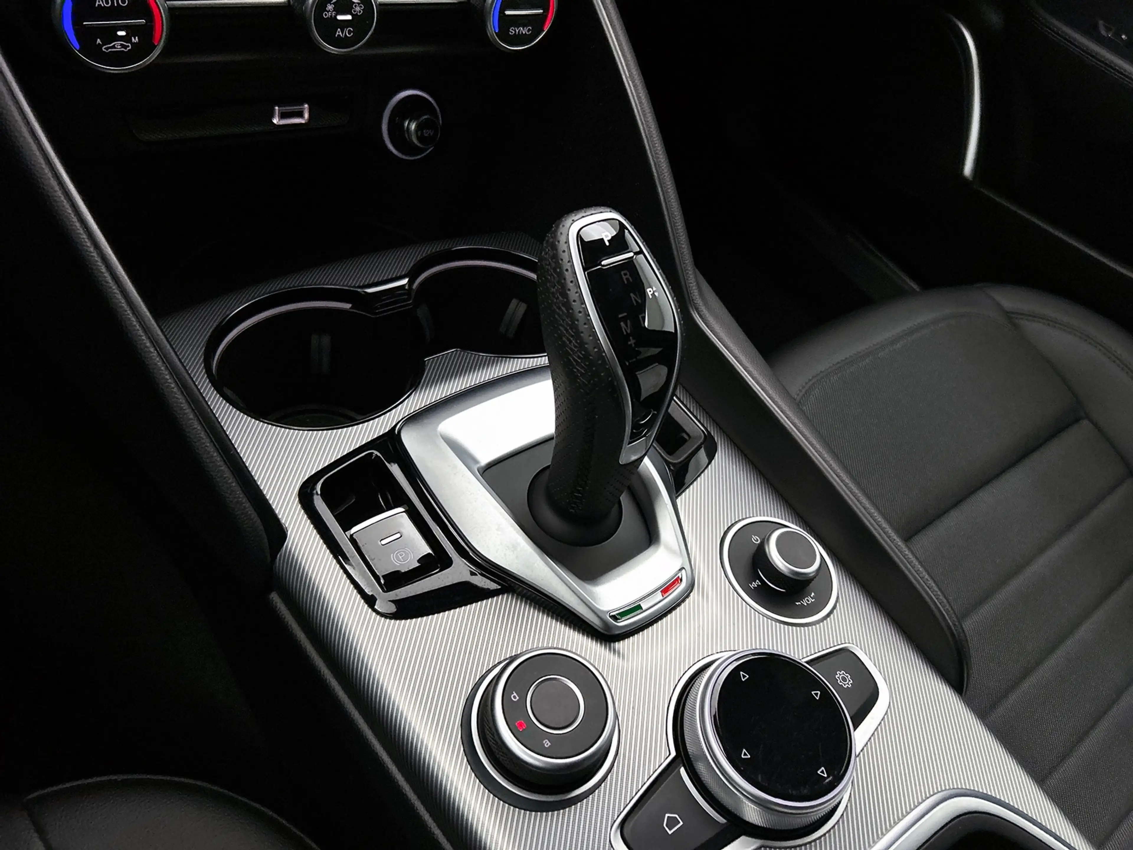 Alfa Romeo Giulia 2.0T Sprint | Trekhaak | Clima | Navi | 12 maanden — photo 9