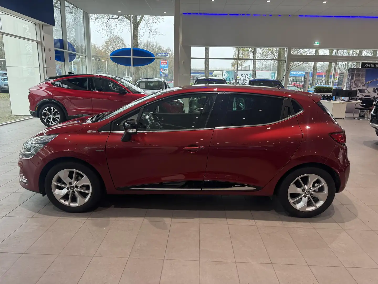 Renault Clio 0.9 TCe Limited Trekhaak | A/C | Cruise Control | Rood - 2