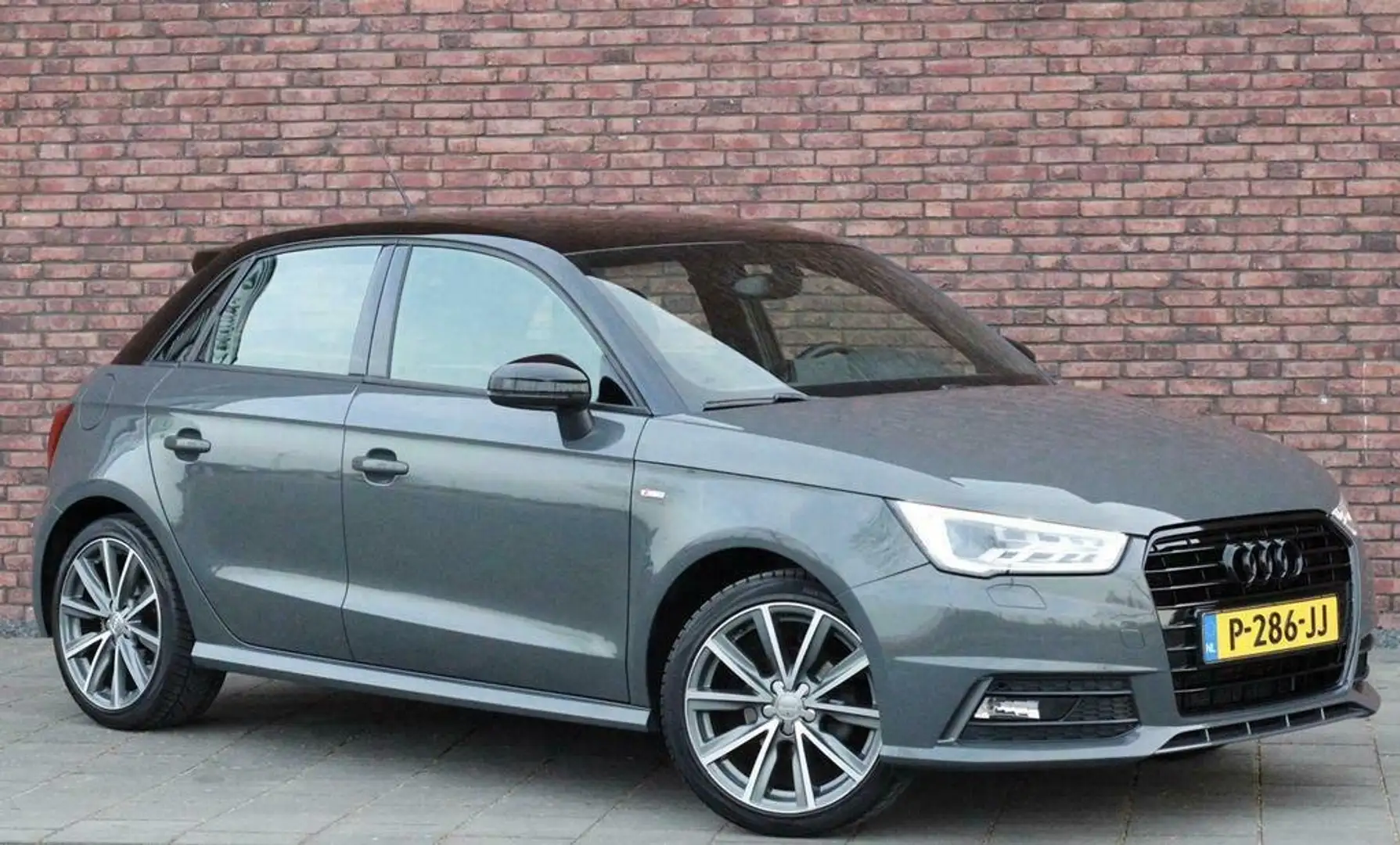 Audi A1 A1 1.0 Tfsi Sportback S-line Grijs - 1