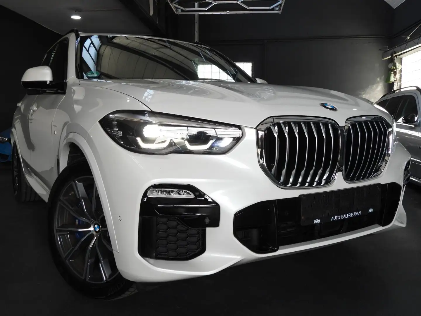 BMW X5 XDRIVE 30 D M-PAKET/PANO/AHK/INDIVIDUAL Weiß - 1