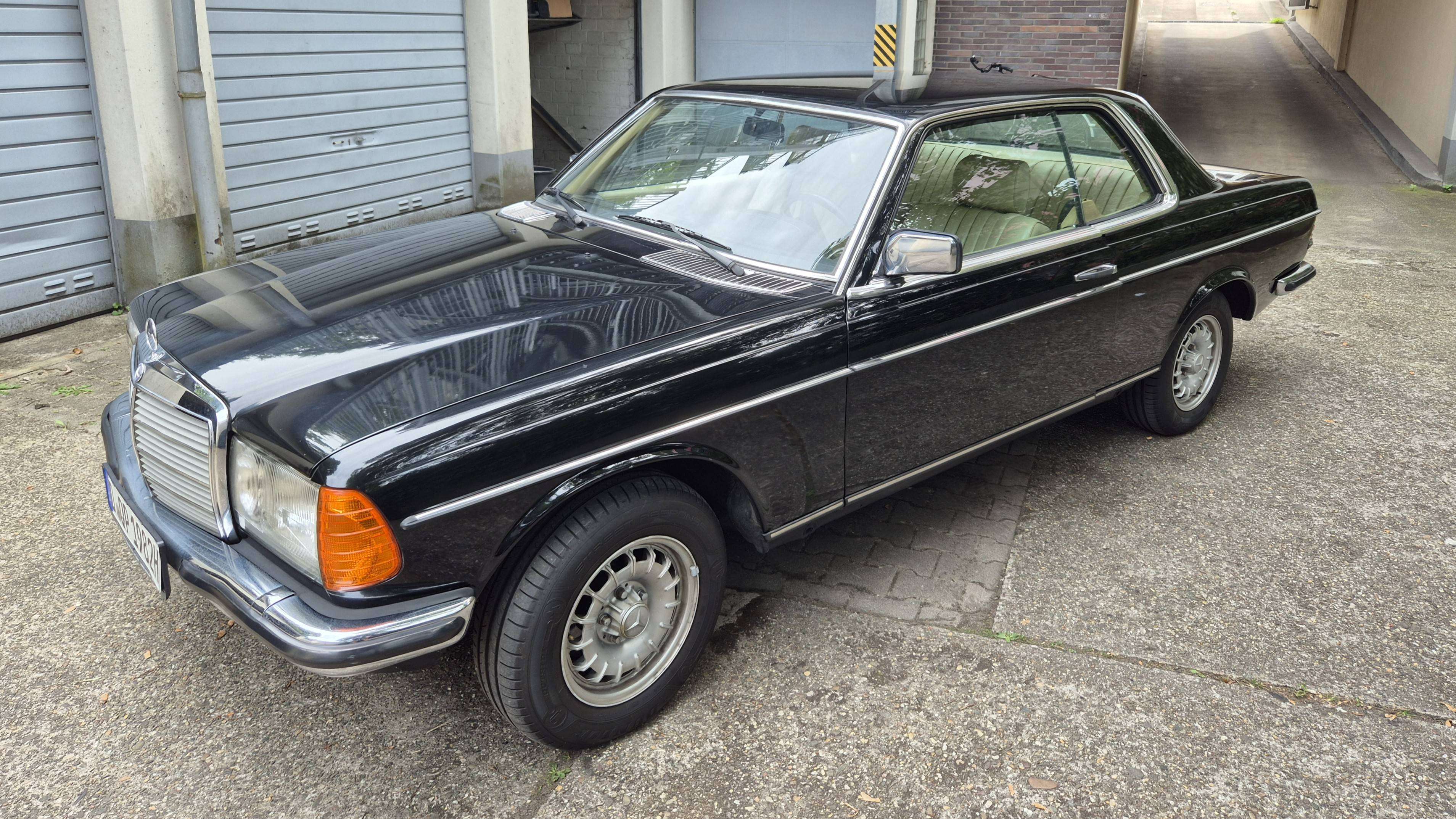 Second hand Mercedes Benz 230 