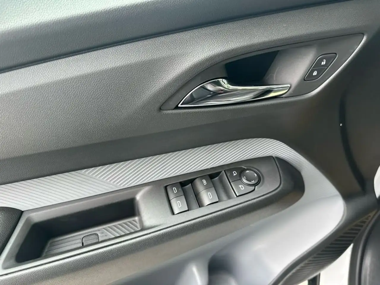 Chevrolet Bolt photo Chevrolet Bolt