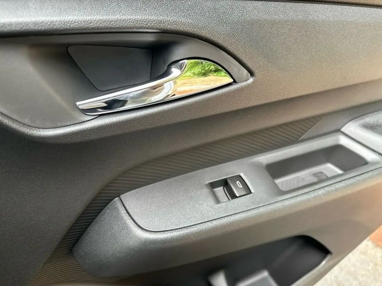 Chevrolet Bolt photo Chevrolet Bolt