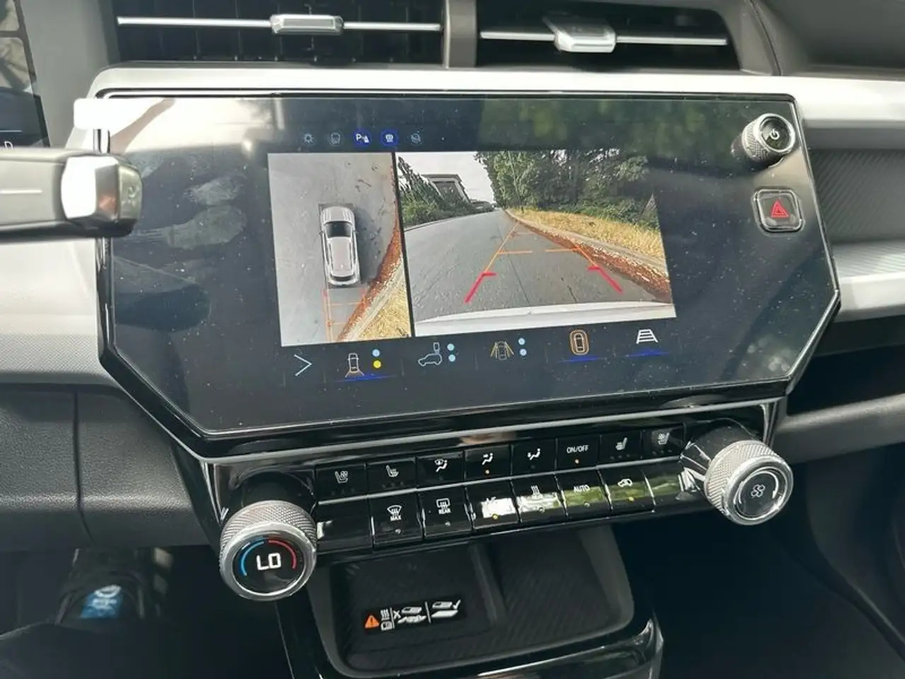 Chevrolet Bolt photo Chevrolet Bolt