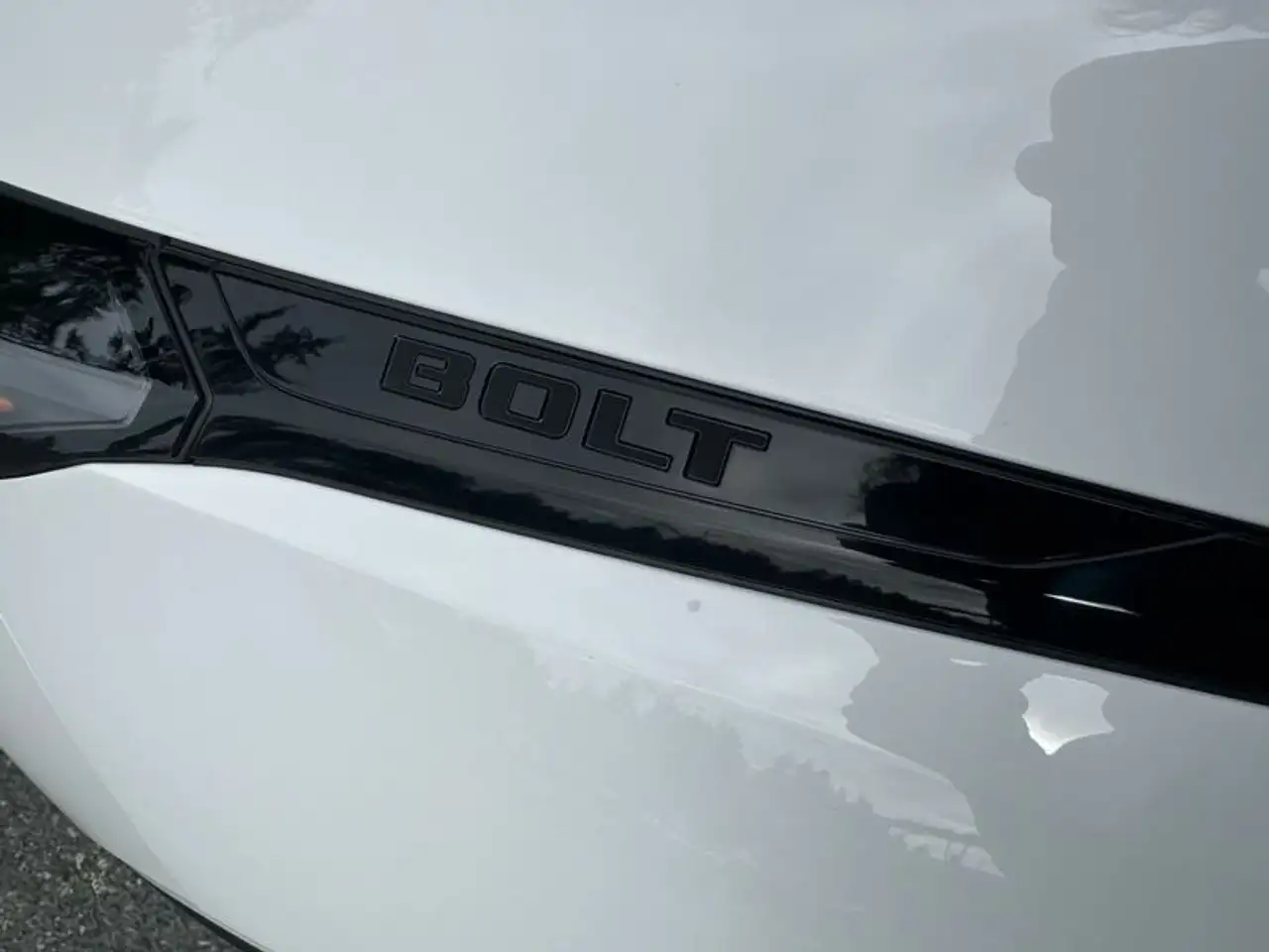Chevrolet Bolt photo Chevrolet Bolt
