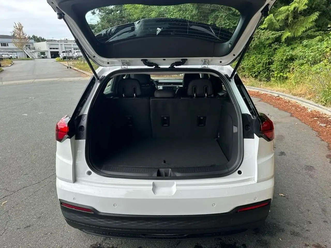 Chevrolet Bolt photo Chevrolet Bolt