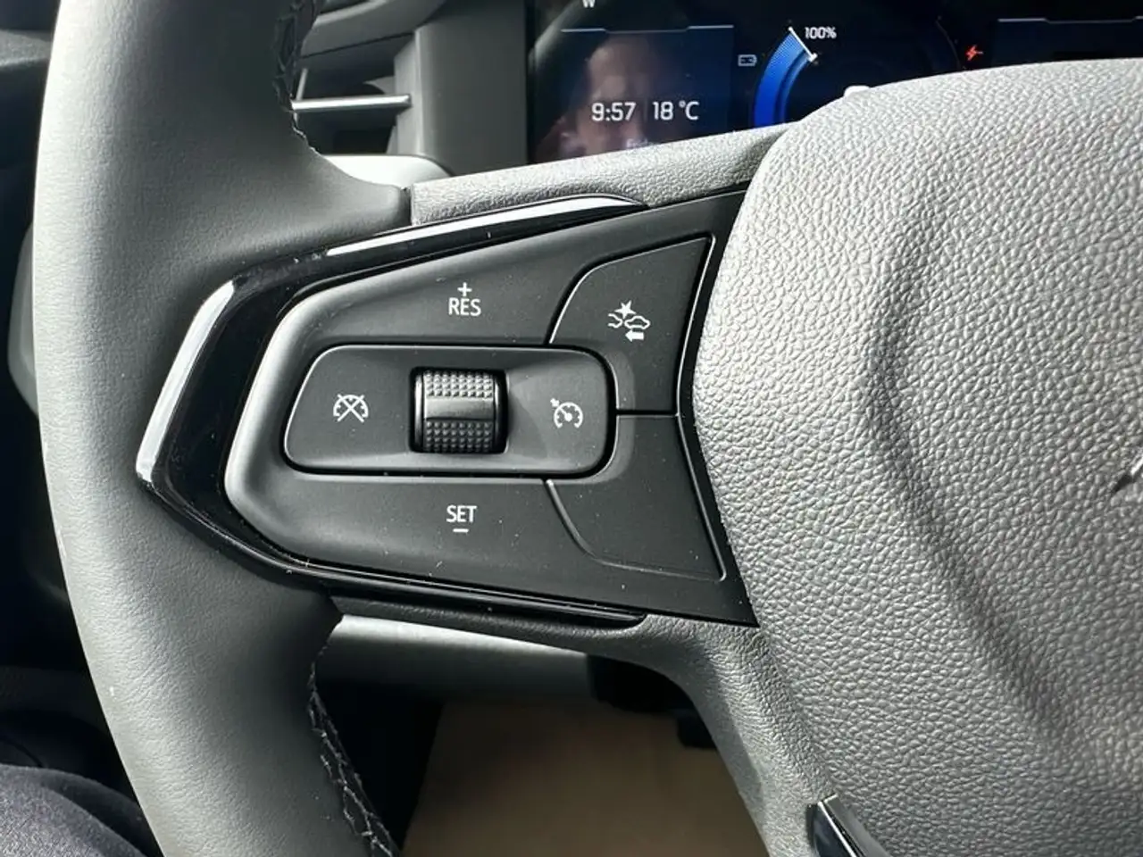 Chevrolet Bolt photo Chevrolet Bolt