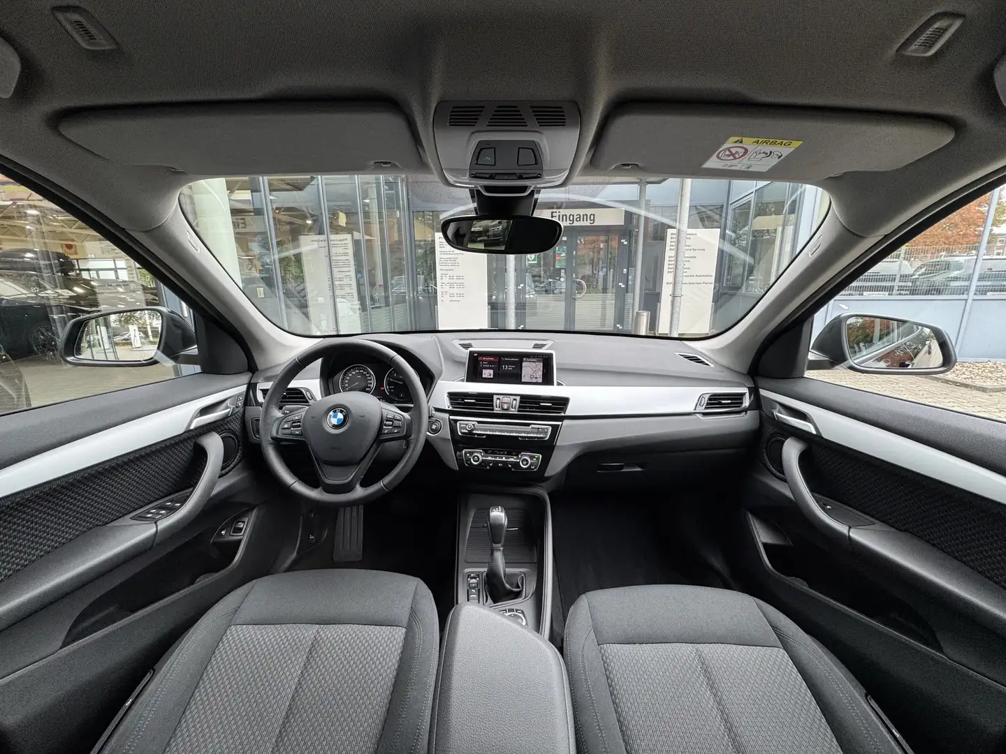 BMW X1 xDrive25e Navi RFK DAB Autm.Heckl. SHZ PA Schwarz - 2