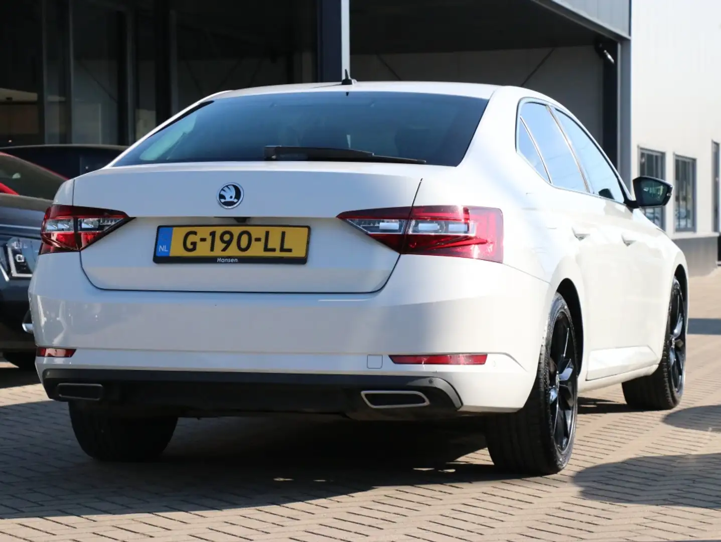 Skoda Superb 1.8 TSI Sportline Business I Leder I Navi I Elektr Wit - 2