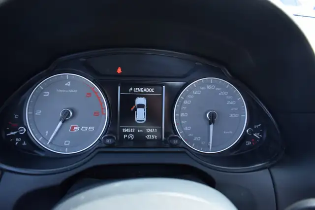 Audi SQ5 view 8