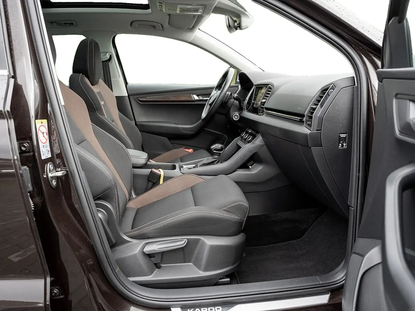 Skoda Karoq 2.0 TDI Scout 4x4 AHK PANO KAM LED NAVI Braun - 2
